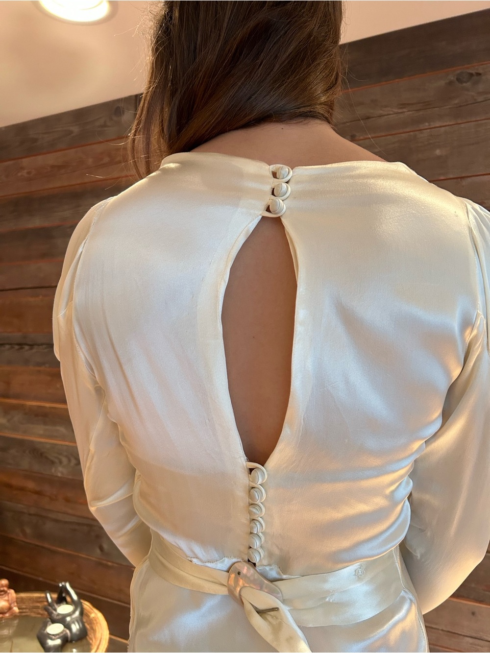 Elegant Cream Silk Satin Vintage Wedding Dress with Long Sleeves - Picture 8 of 11